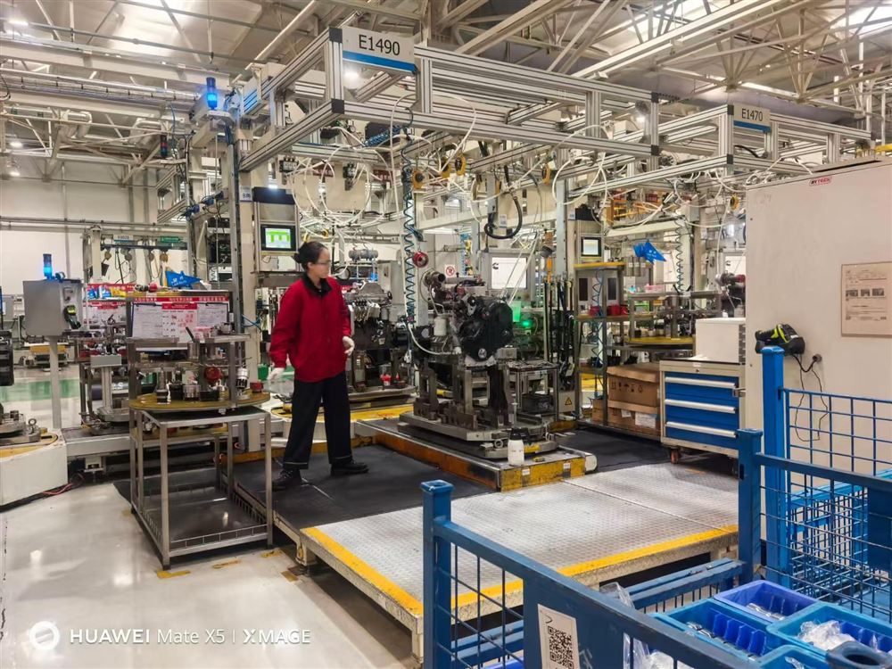Línea de producción de repuestos diésel en la fábrica EPID